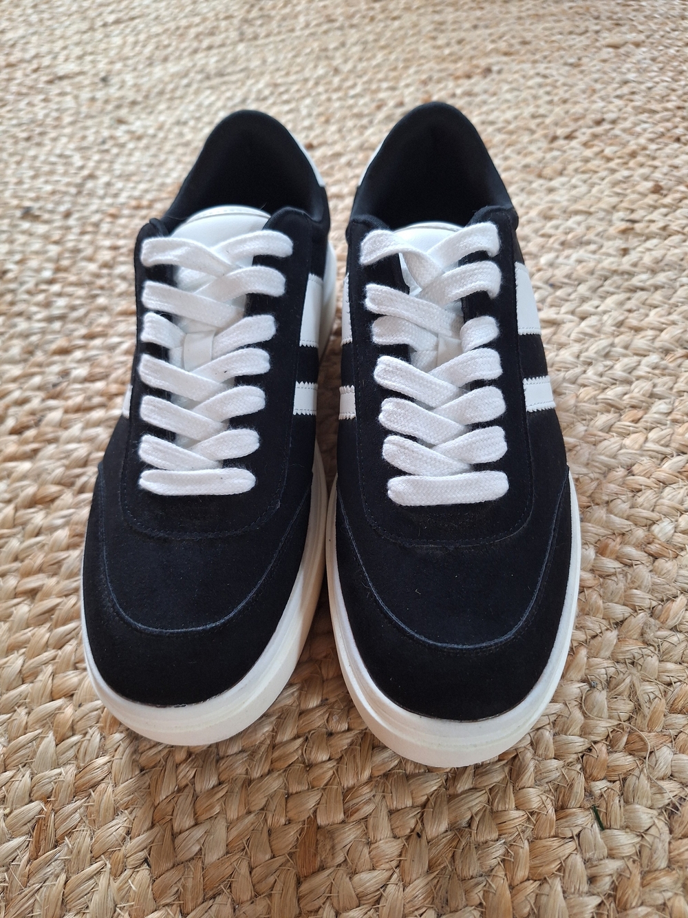 Womems Black and White Low-Top Madden Girl Platform